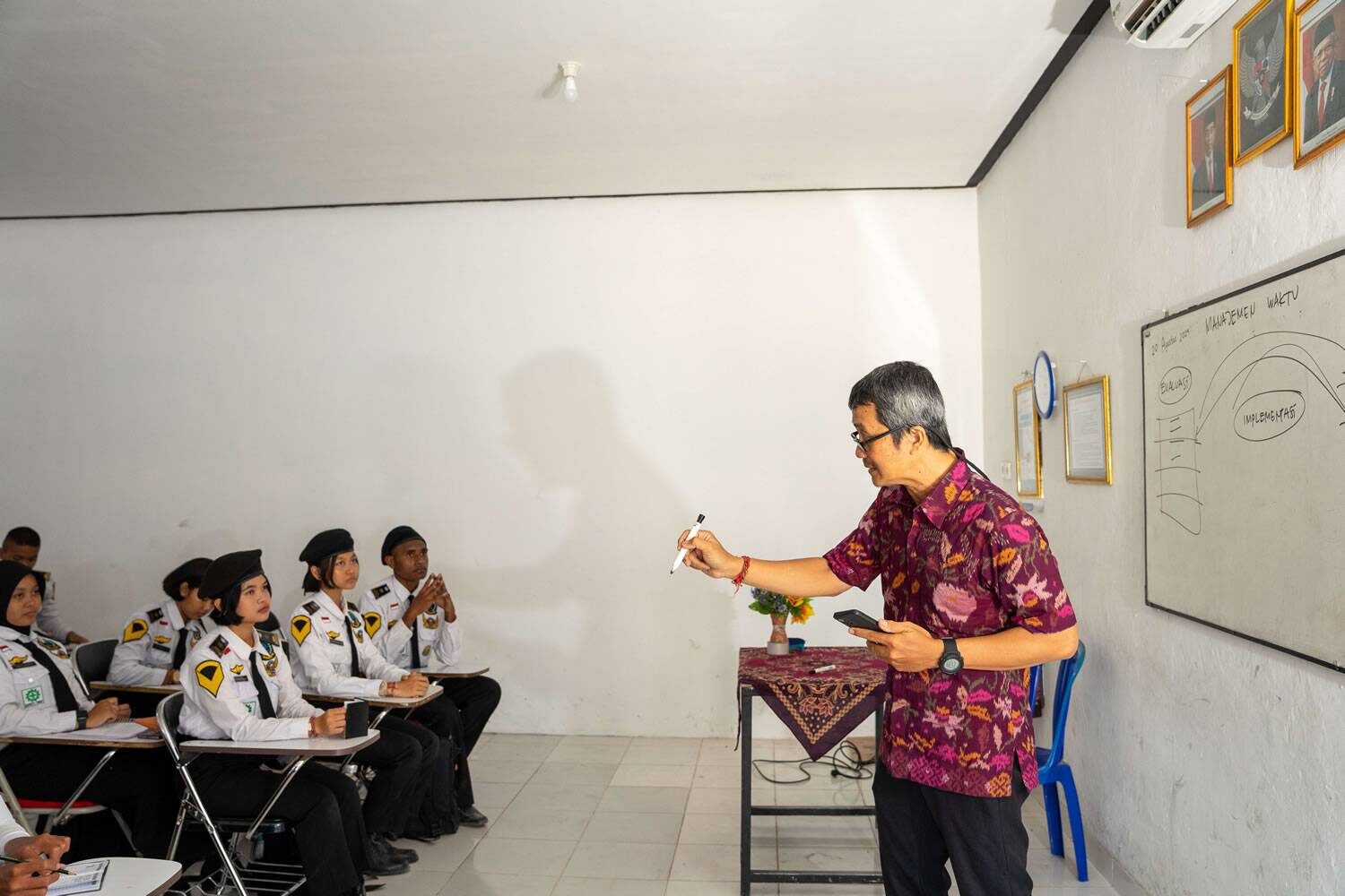 Terbukti Unggul dan Profesional: Inilah Kualitas Guru/Pengajar di SMK Industri Penerbangan Cakra Nusantara yang Membentuk Lulusan Siap Kerja