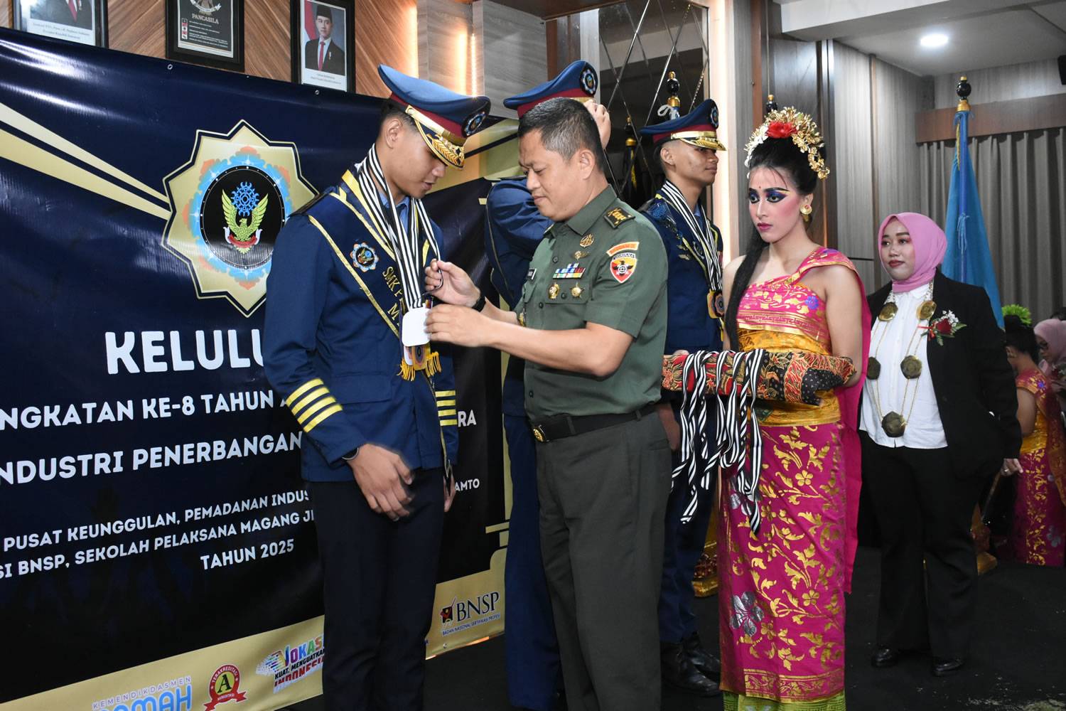 Smk industri penerbangan cakra nusantara denpasar